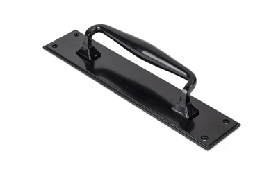Black Pull Handle on Backplate
