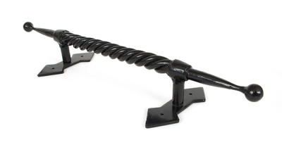 Black Robe Pull Handle