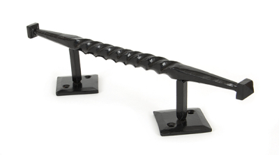Black Robe Pull Handle