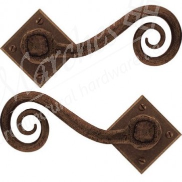 Monkeytail on Diamond Rosette - Bronze 