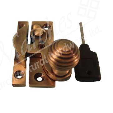 Locking Claw Fastener Reeded Knob - Antique Brass