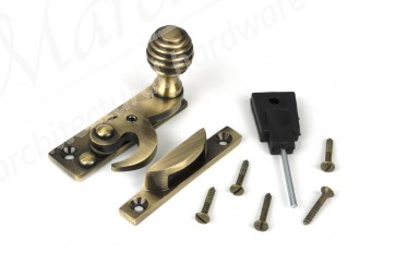Locking Claw Fastener Reeded Knob - Antique Brass