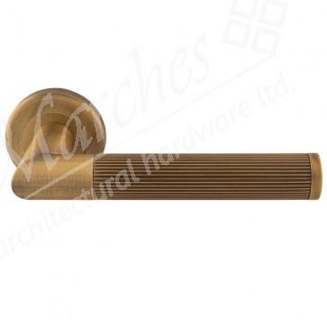 Carlisle Serozzetta Trend Lines Lever on Round Rose - Antique Brass