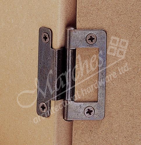 Cranked hinges clearance
